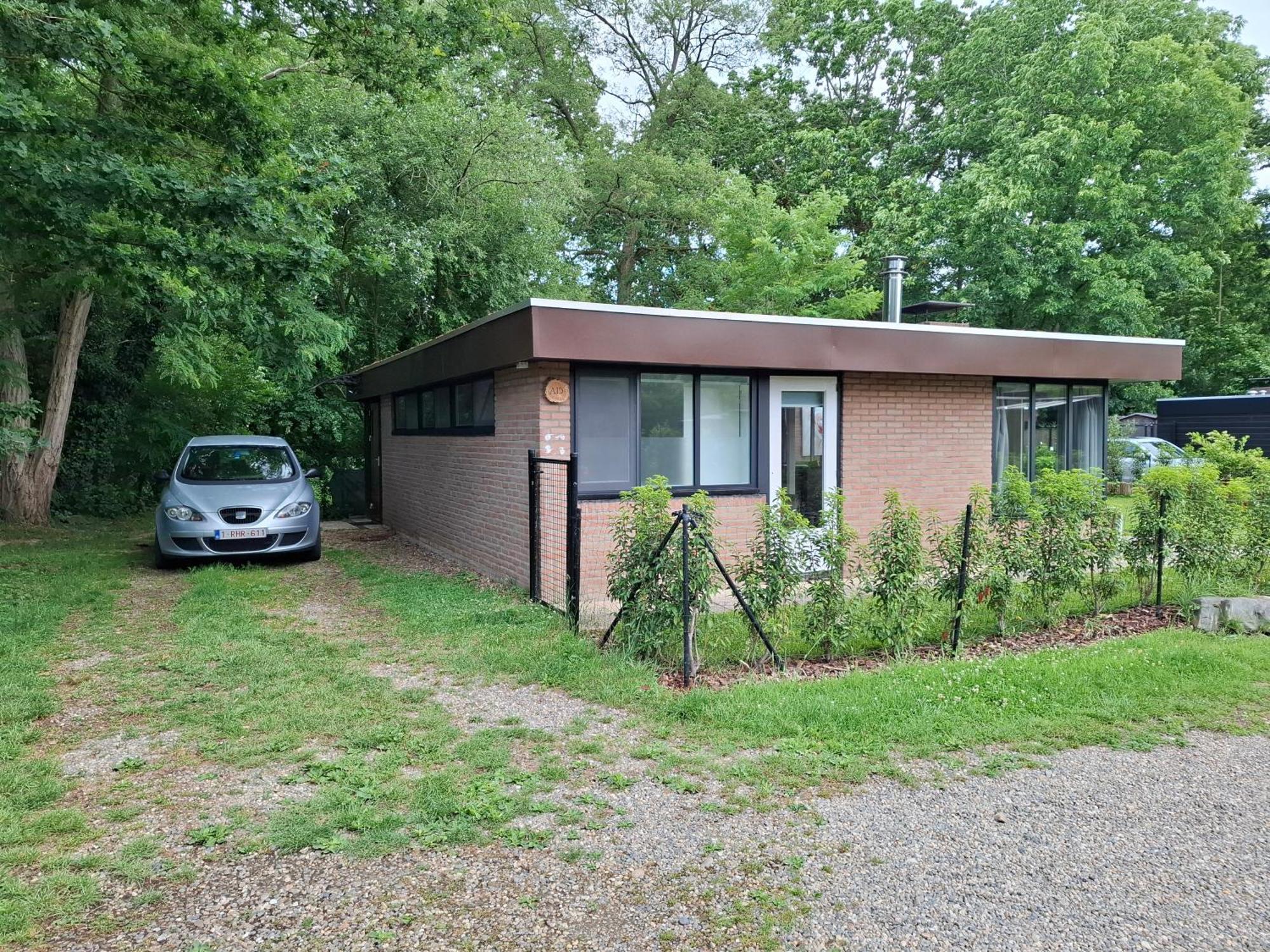 Zonnige Vrijstaande Bungalow In Prachtige Omgeving! Rekem Exterior photo