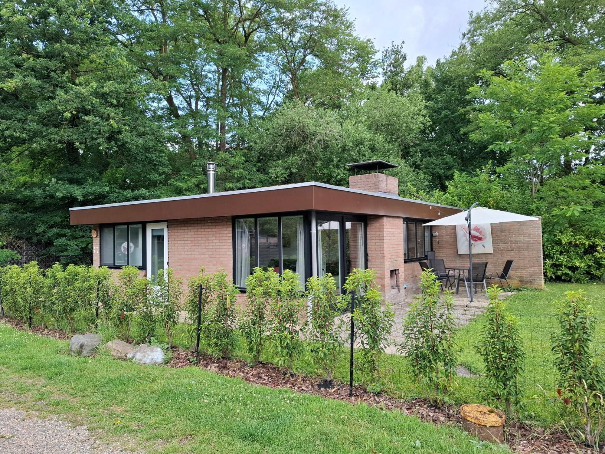 Zonnige Vrijstaande Bungalow In Prachtige Omgeving! Rekem Exterior photo